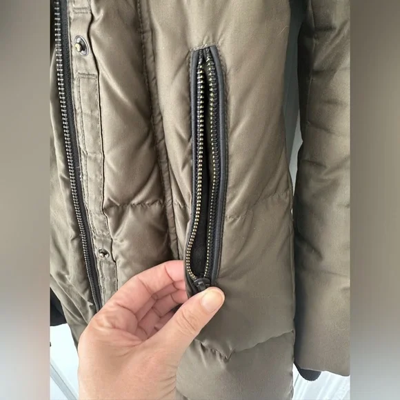 Soia & Kyo heavy down winter jacket w/ detachable real fur hood. Size small - Picture 8 of 8